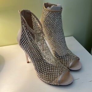 Heels--like new/small mark